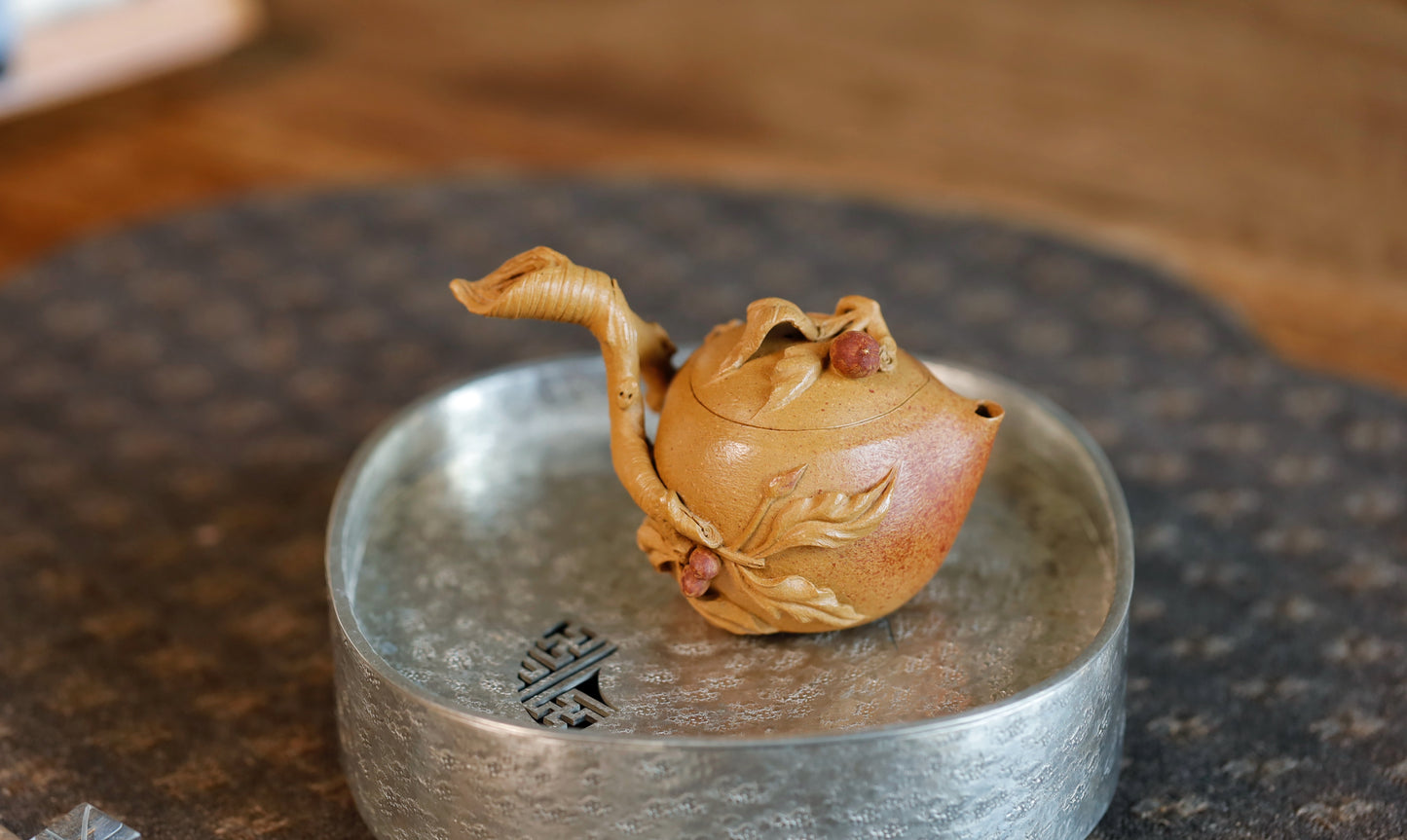 Adorable Peach Teapot - Sweet Gift for Tea Lovers, Handcrafted Ceramic with Glossy Finish, Yellow gold clay 70ml