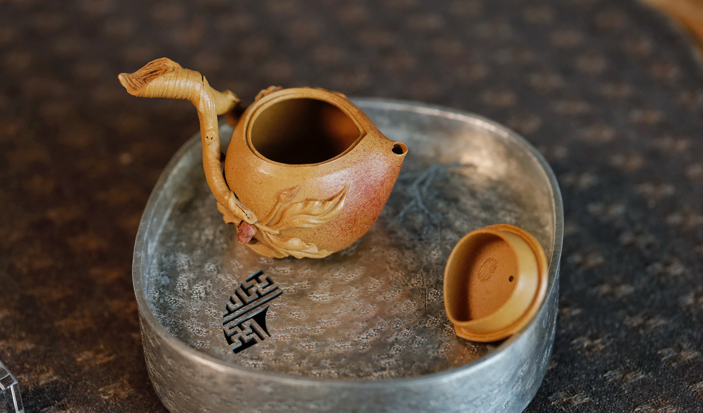 Adorable Peach Teapot - Sweet Gift for Tea Lovers, Handcrafted Ceramic with Glossy Finish, Yellow gold clay 70ml