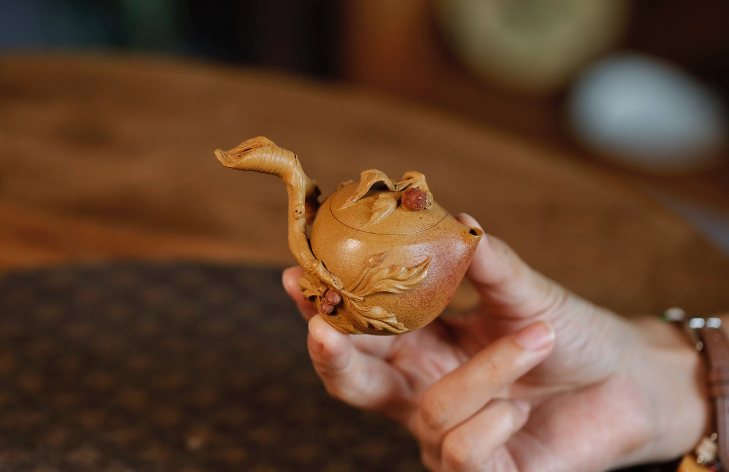 Adorable Peach Teapot - Sweet Gift for Tea Lovers, Handcrafted Ceramic with Glossy Finish, Yellow gold clay 70ml