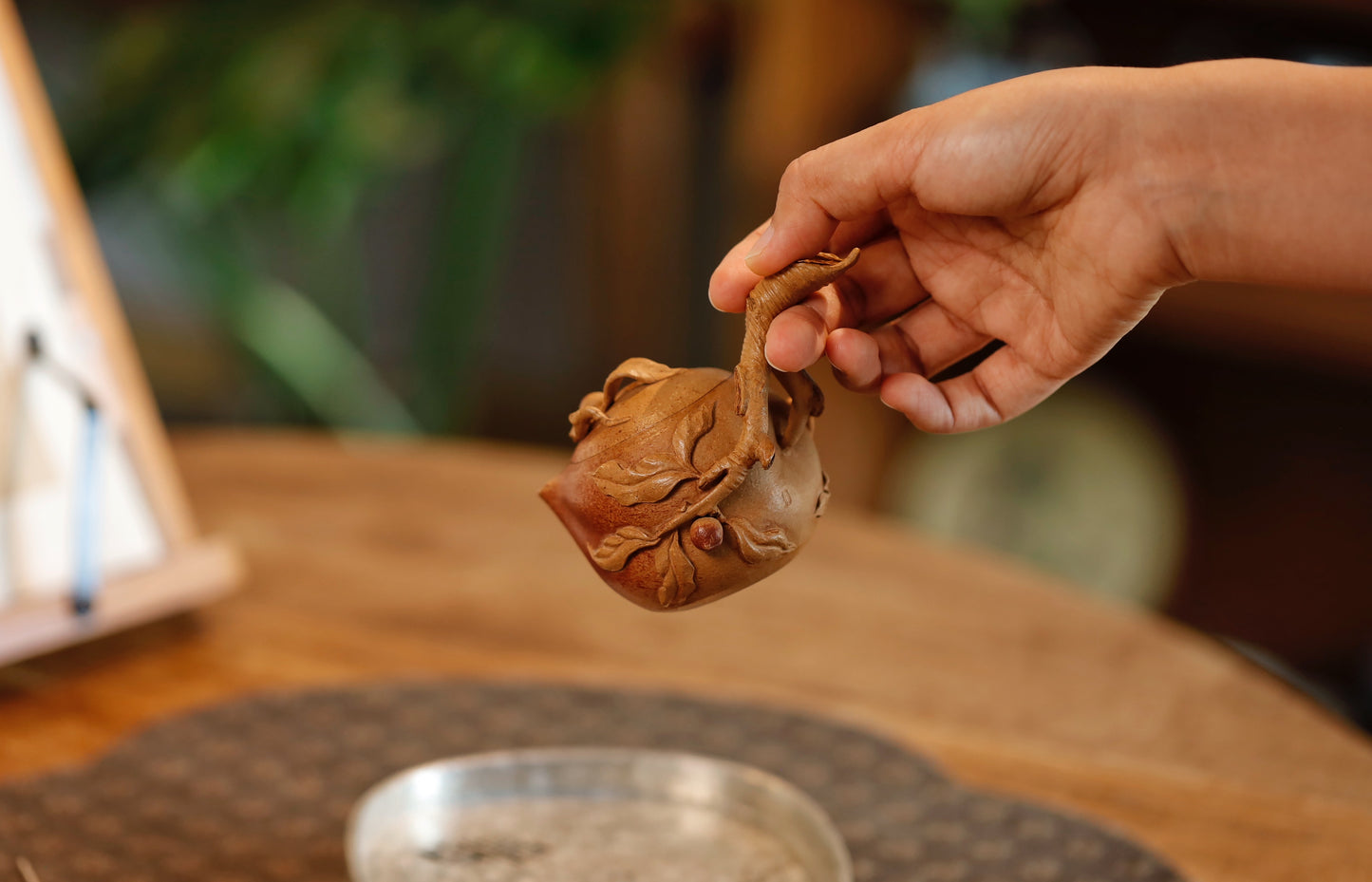 Adorable Peach Teapot - Sweet Gift for Tea Lovers, Handcrafted Ceramic with Glossy Finish, Yellow gold clay 110ml