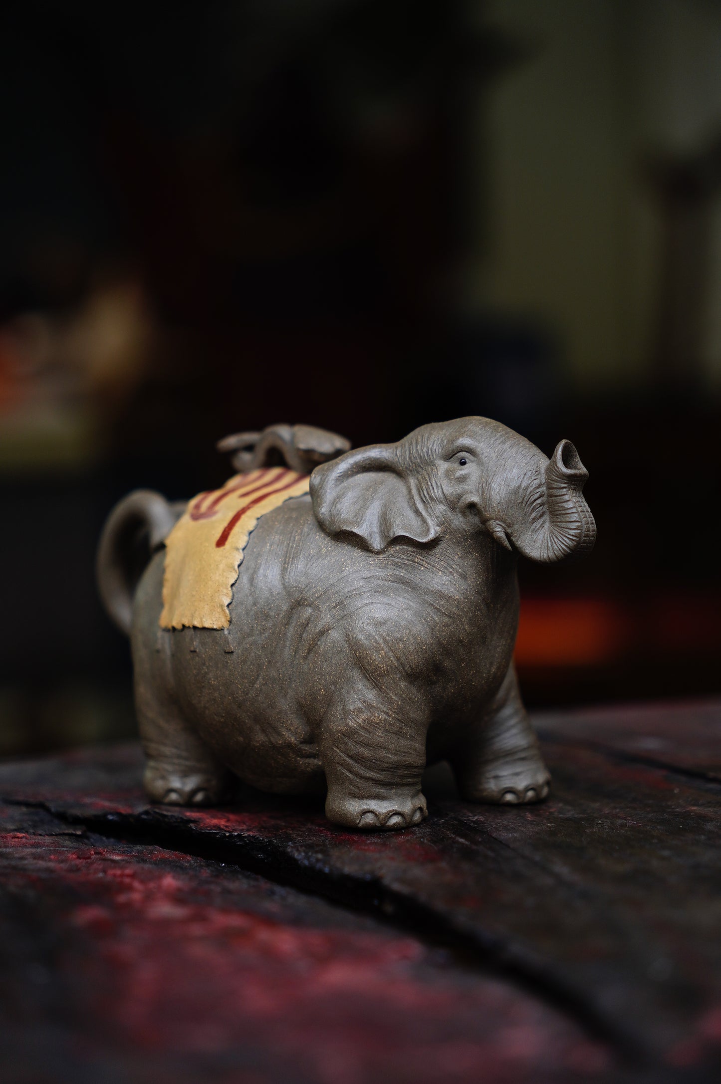 Collectible Elephant teapot (Yixing Zisha Artisan) - Handcrafted Qingduan clay Teapot 180ml Full-Handmade Zen Premium clay