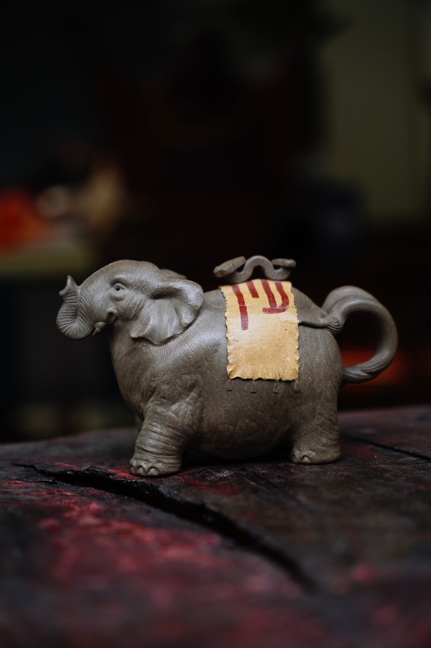 Collectible Elephant teapot (Yixing Zisha Artisan) - Handcrafted Qingduan clay Teapot 180ml Full-Handmade Zen Premium clay