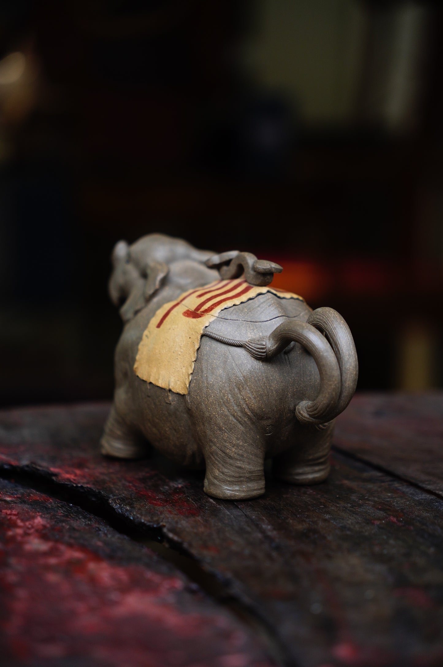 Collectible Elephant teapot (Yixing Zisha Artisan) - Handcrafted Qingduan clay Teapot 180ml Full-Handmade Zen Premium clay