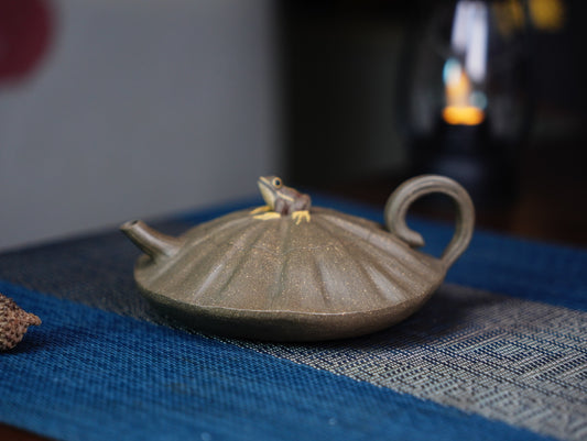 Lotus & Frog」Yixing Teapot —Zen in Clay • Handcrafted Yixing  Lotus-Frog Sculpture | 100% Zisha Clay, Traditional Gongfu Tea Art 130ml