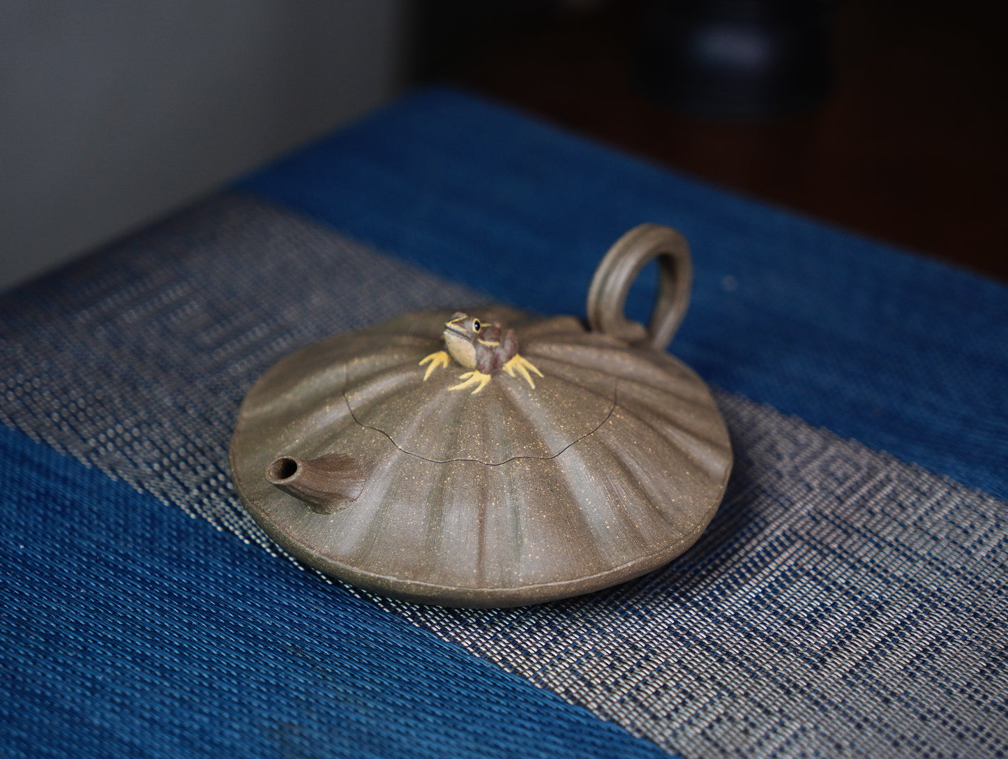 Lotus & Frog」Yixing Teapot —Zen in Clay • Handcrafted Yixing  Lotus-Frog Sculpture | 100% Zisha Clay, Traditional Gongfu Tea Art 130ml