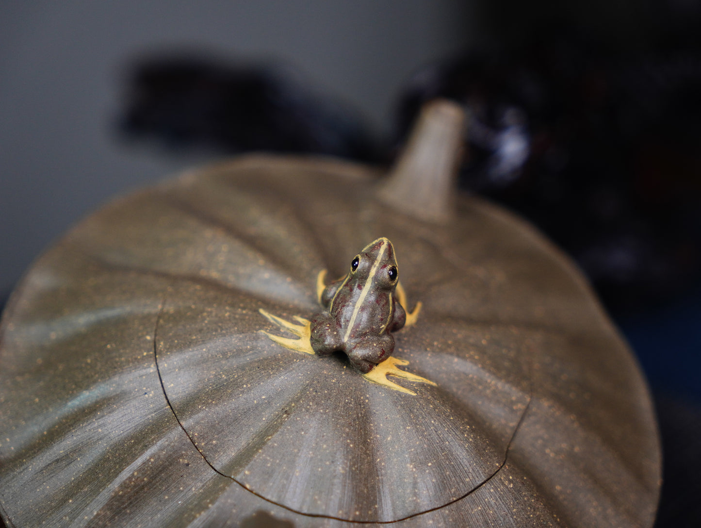 Lotus & Frog」Yixing Teapot —Zen in Clay • Handcrafted Yixing  Lotus-Frog Sculpture | 100% Zisha Clay, Traditional Gongfu Tea Art 130ml