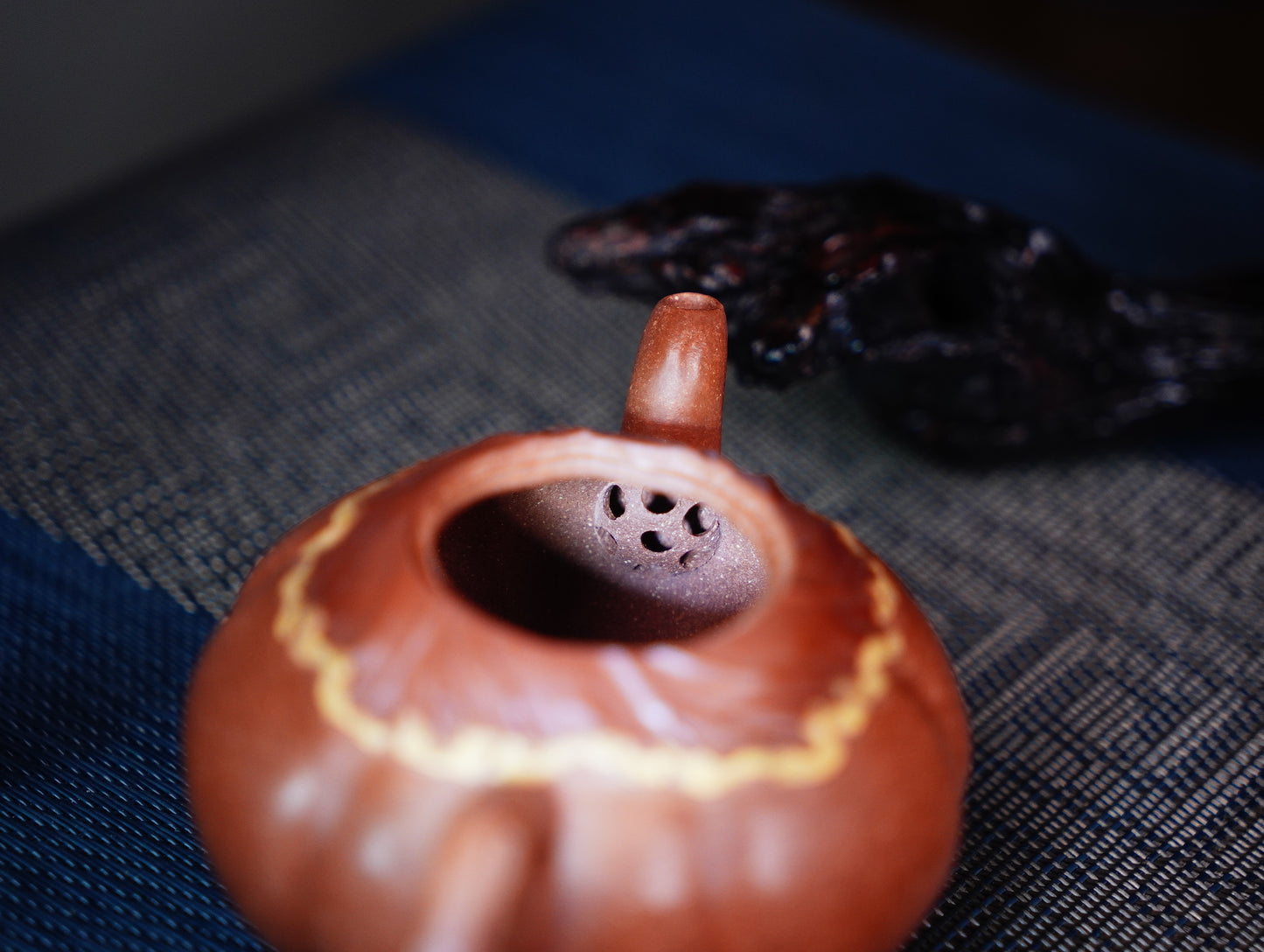 180ml Yixing Teapot, Autumn Melon Shape (Qiugua Hu), Niuhong Jiangpo Clay, Handmade Purple Clay Zisha Teapot for Gongfu Tea