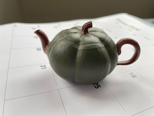 Handmade Ceramic Pumpkin Teapot, Halloween Tea Pot, Witchy Kitchen Decor, Autumn Fall Gift, Cottagecore Teapot 70ml